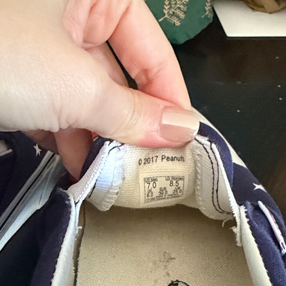 Limited Edition Vans Snoopy & Charlie Brown Christmas Slip On Sneakers - W8.5/M7 - Picture 9 of 10